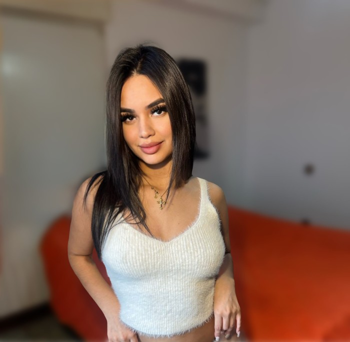 CHICA JOVEN CON MUCHAS GANAS DE COMPLACERTE