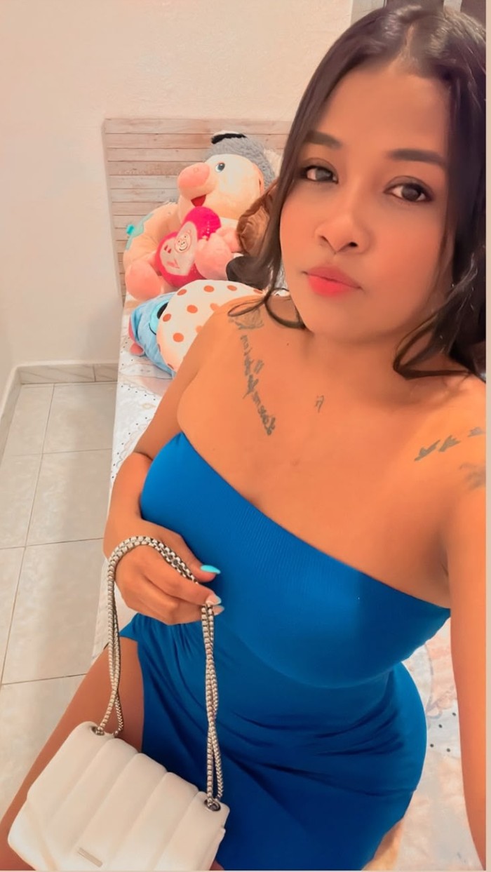 DOS CHICAS MUY JUGUETONAS, FIESTERAS Y SENSUALES