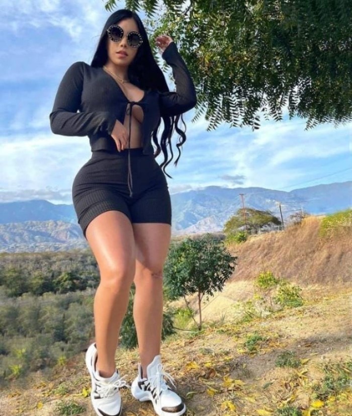 DOS CHICAS MUY JUGUETONAS, FIESTERAS Y SENSUALES