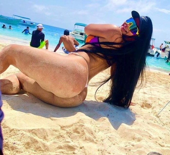 DOS CHICAS MUY JUGUETONAS, FIESTERAS Y SENSUALES