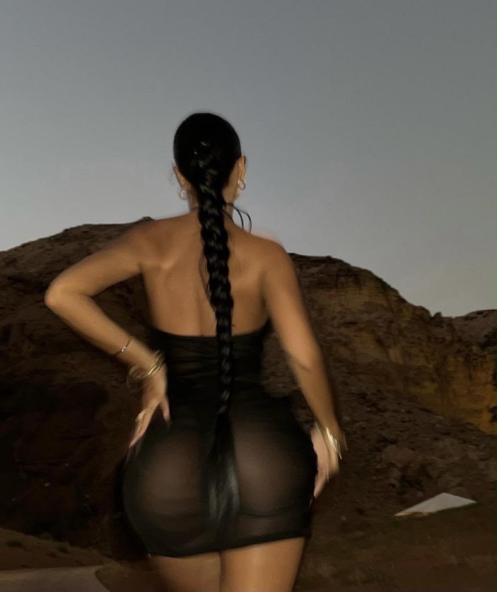 Zoe joven delgada nueva en la zona