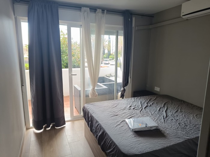Alquilo habitaciones en. Centro de ibizA