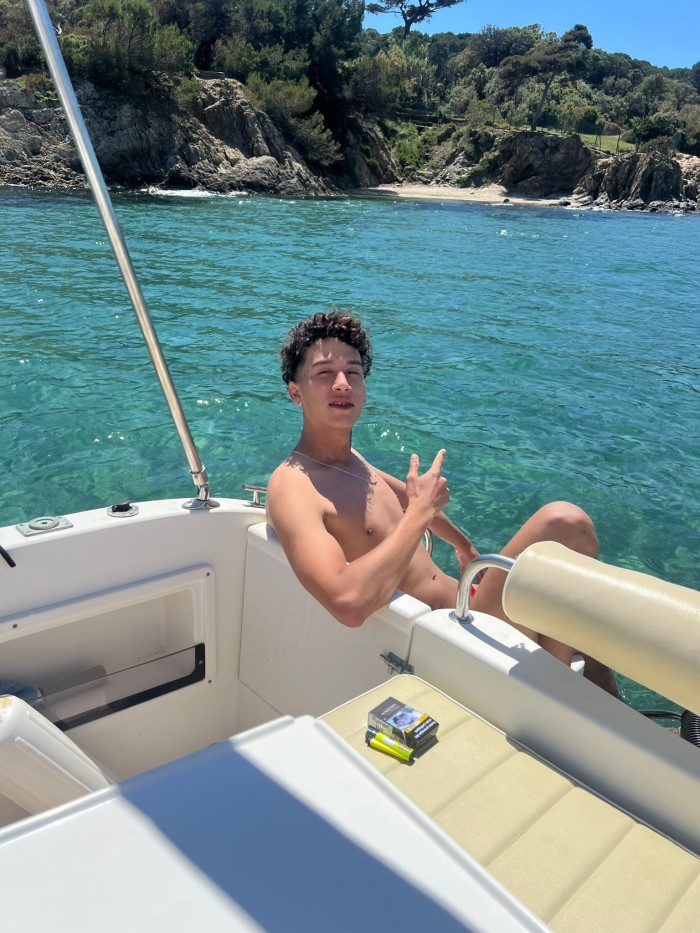 632322682 Sebastián dueño de tus travesuras…