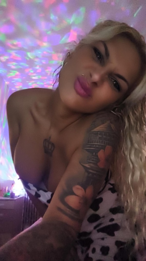 Victoria  para fiestas y BDSM sexo natural vaginal y anal