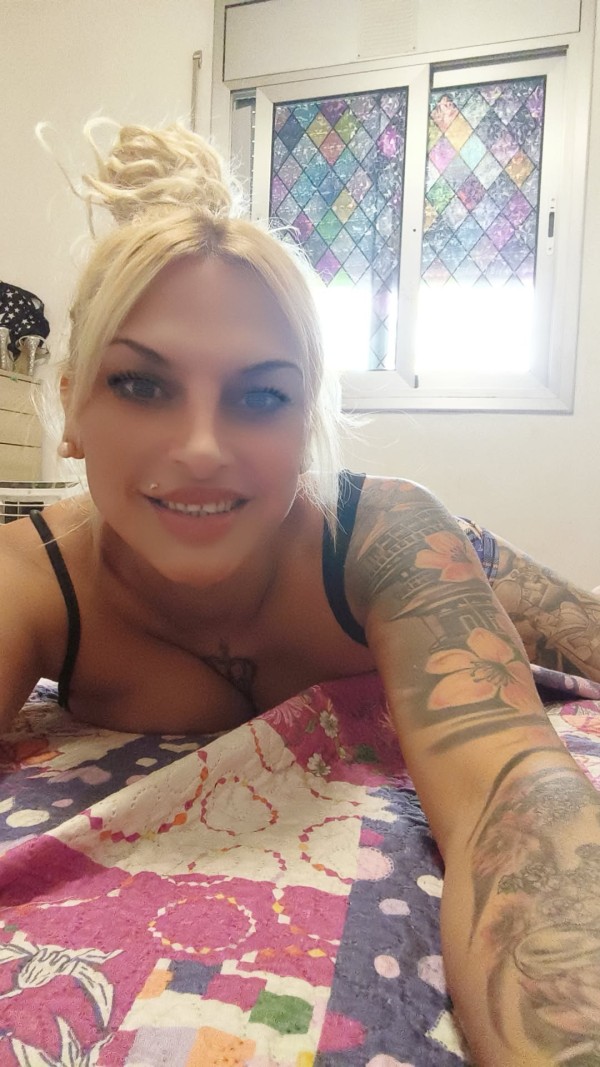 Victoria para fiestas y BDSM sexo natural vaginal y anal