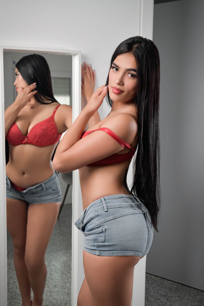 Natalia preciosa Srta particular ven y disfruta
