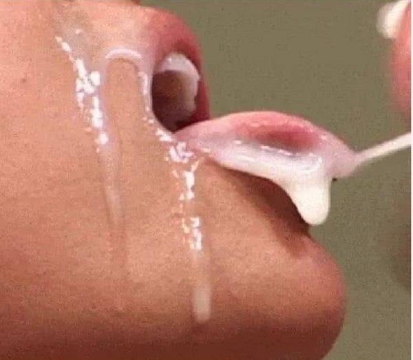 Tengo una sorpresa entre mis piernas dura ylechosa