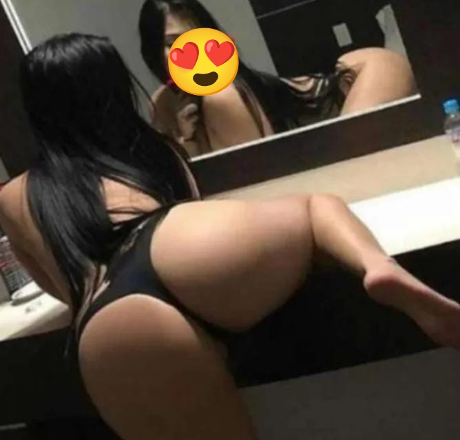Joven latina cariñosa pocos días