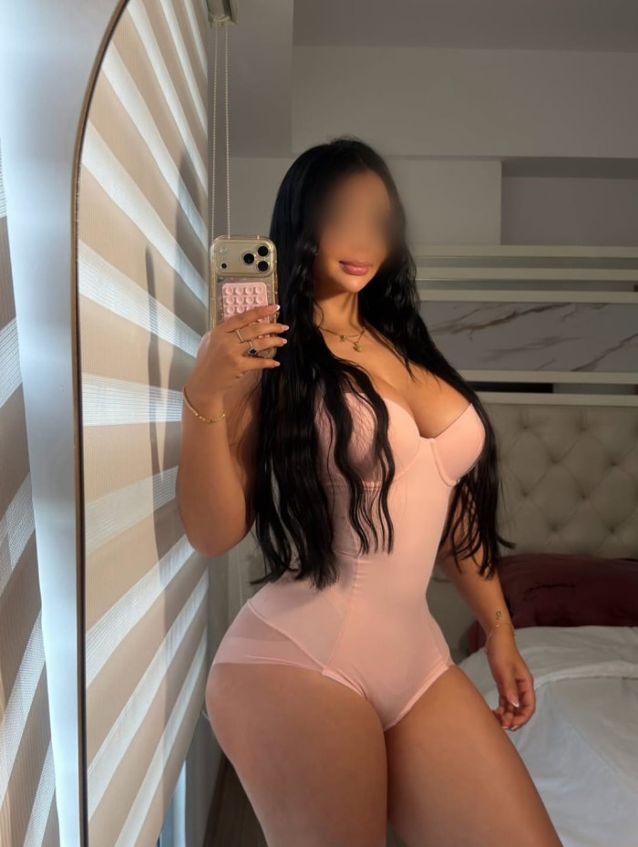 MORENITA DELICIOSA PARA TI