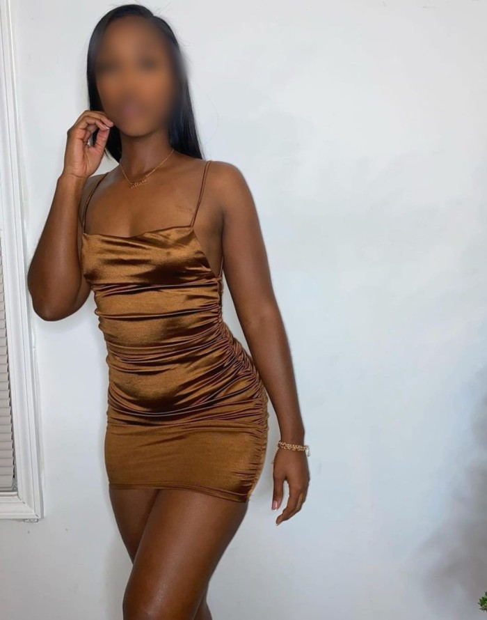 Soy latina de paso unos días fotos reales y natural