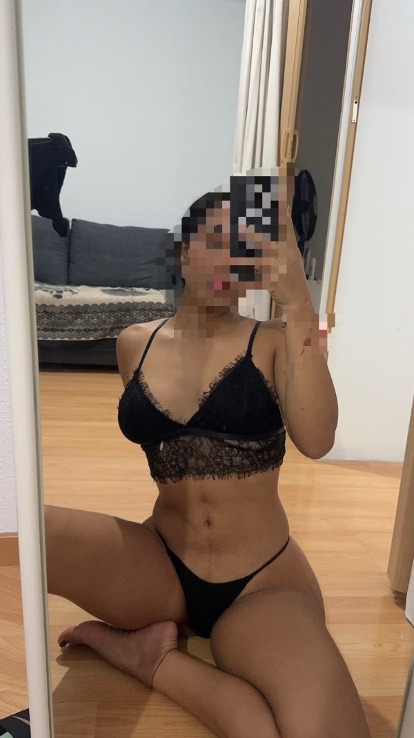 Colombiana de infarto…. sexy y enrollada 24h