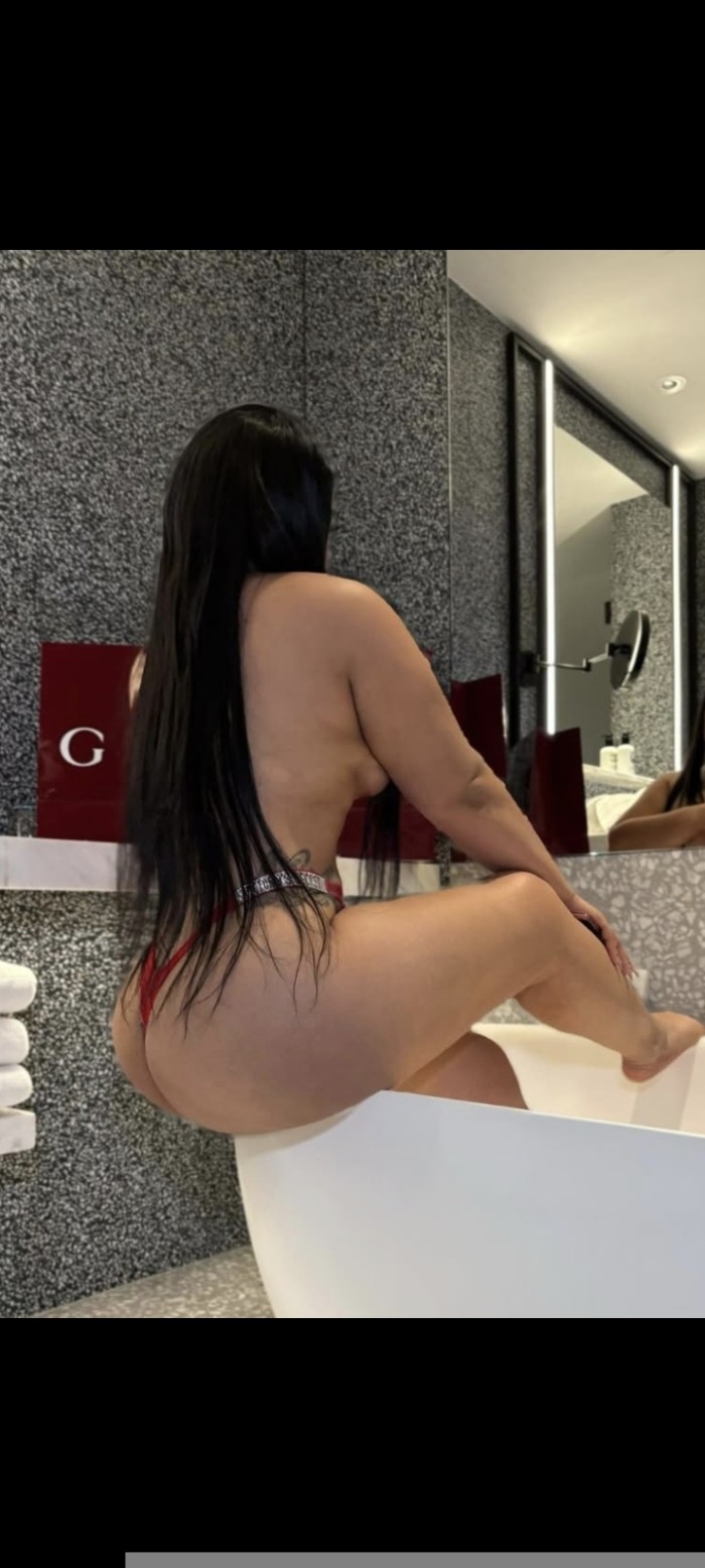Mulata con cuerpo y XOXO de infarto y jugoso
