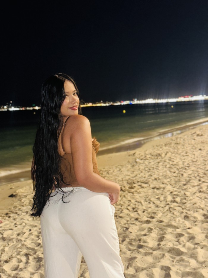 Morena ricas curvas