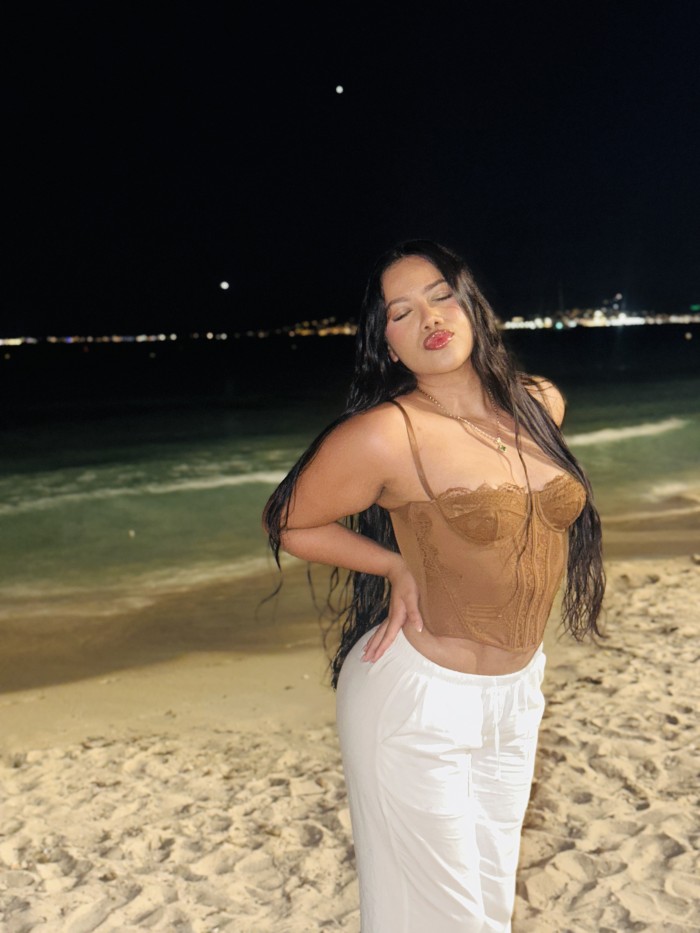 Morena ricas curvas