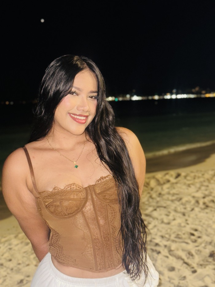Morena ricas curvas