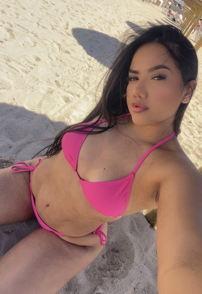 Morena ricas curvas