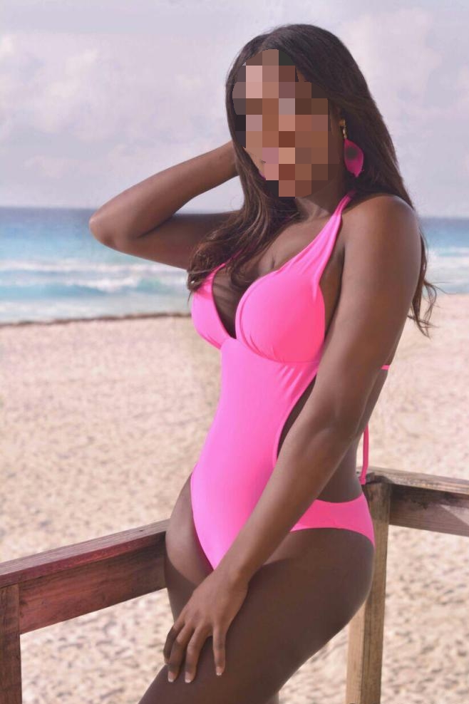 Latina encantadora y muy complaciente