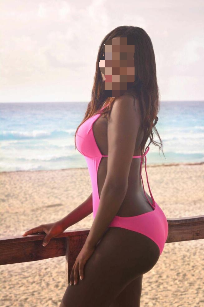 Latina encantadora y muy complaciente