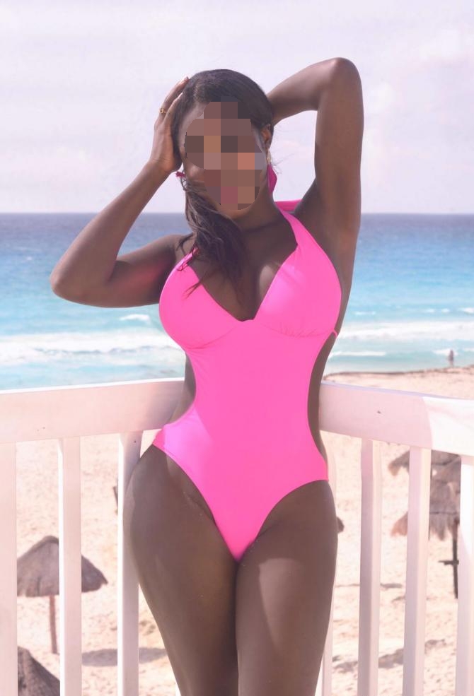 Latina encantadora y muy complaciente