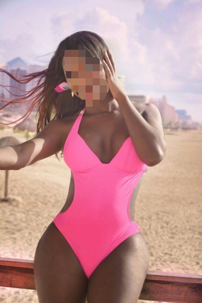 Latina encantadora y muy complaciente