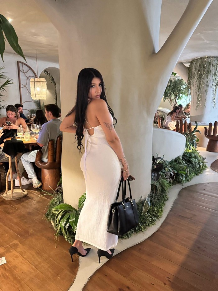 VIOLETA CALIENTE JOVENCITA COLOMBIANA, DESCUBREME