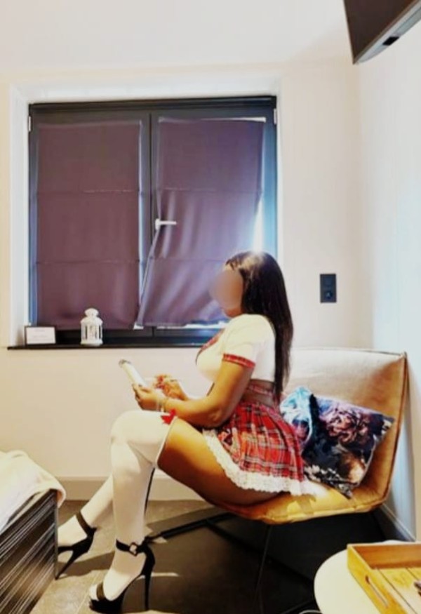 Morena jovencita ninfomana divertida curiosa