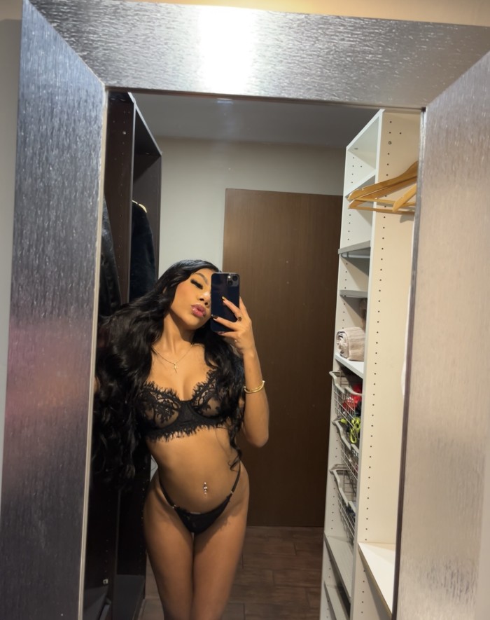 Petite y encantadora
