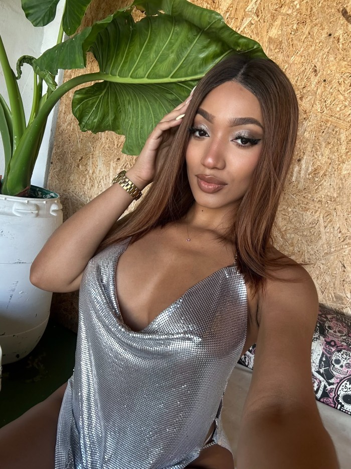 MIA JOVENCITA DE ESCANDALO!! VEN A COMERME ENTERIT