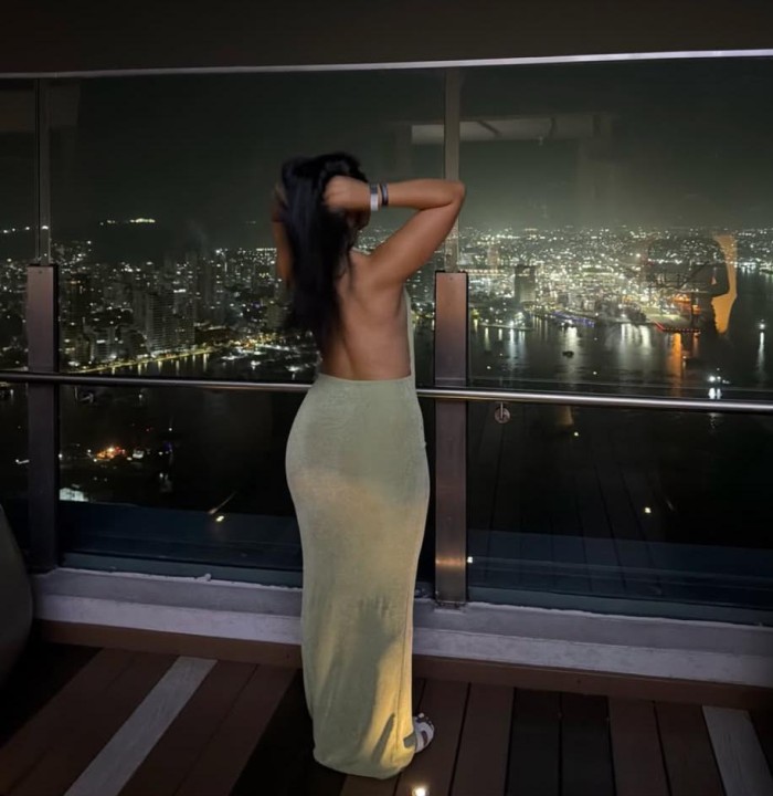 EN LA MILAGROSA BOMBA EXOTICA DESEOSA DE SEXO