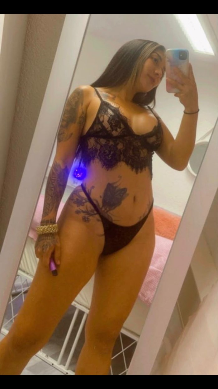 PAMELA · COLOMBIANA DE PIEL CANELA, SOFISTIC