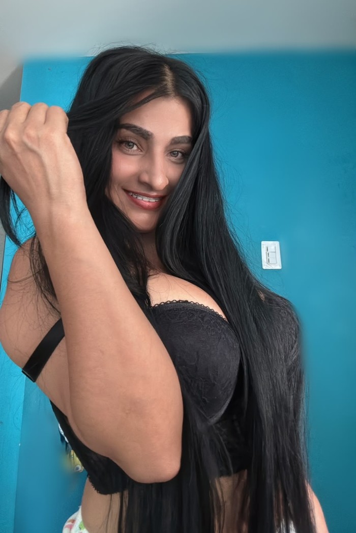 COLOMBIANA DE LUJO EXPLOSIVA Y JUGUETONA