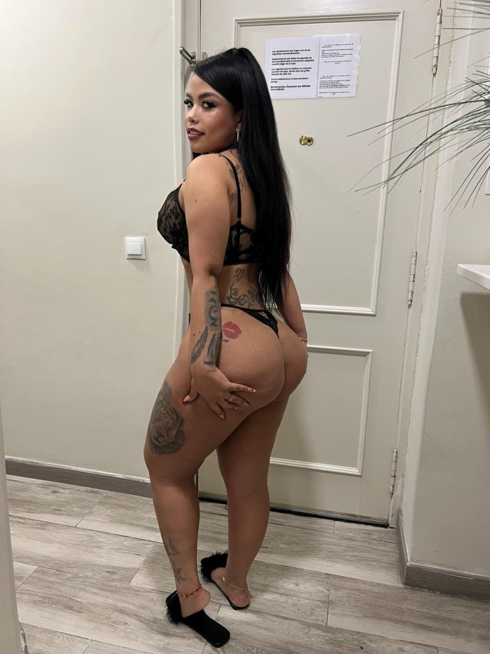 ROXANA PIEL CANELA CANDENTE LATINA CURVAS LINDAS