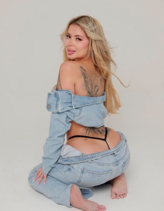 Colombiana muy guapa rubia espectacular