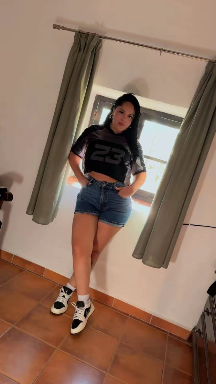 NOVATA, VENEZOLANA Y CON GANAS DE COMPARTIR