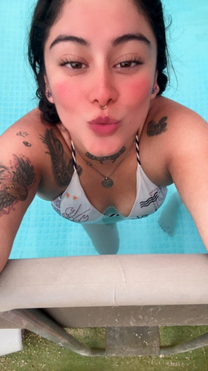 LA SEXY HERMOSA