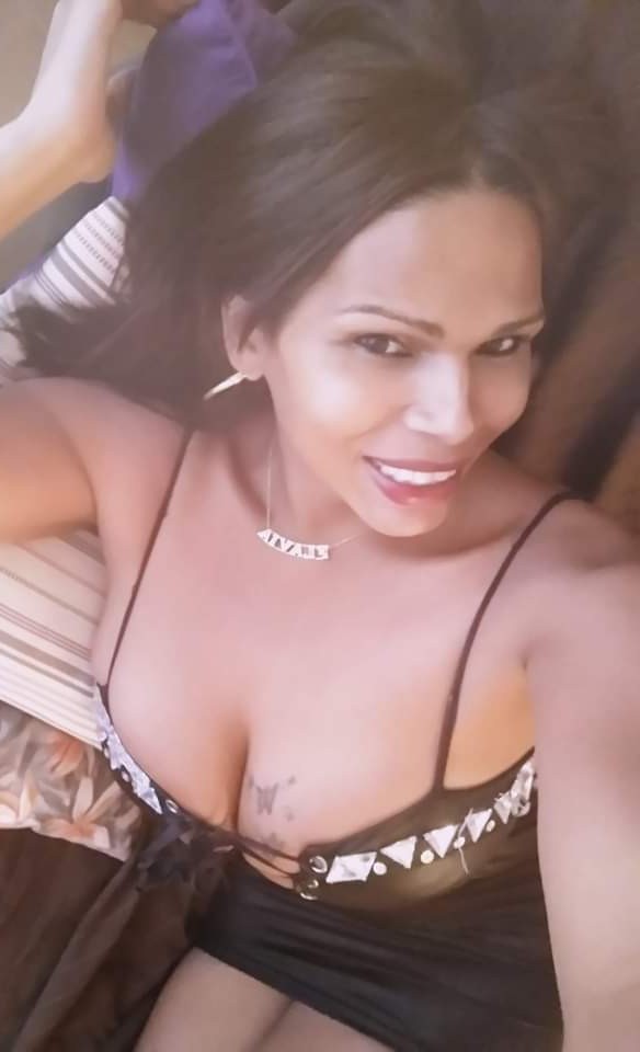 FLAVIA MEIRELLES CALIENTE POLLONA SIEMPRE EMPALMAD