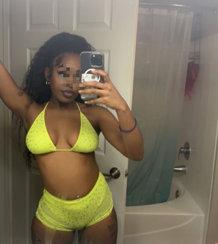 Tu morena bien cachonda