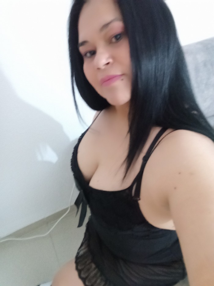 Hola soy Camila rellenita