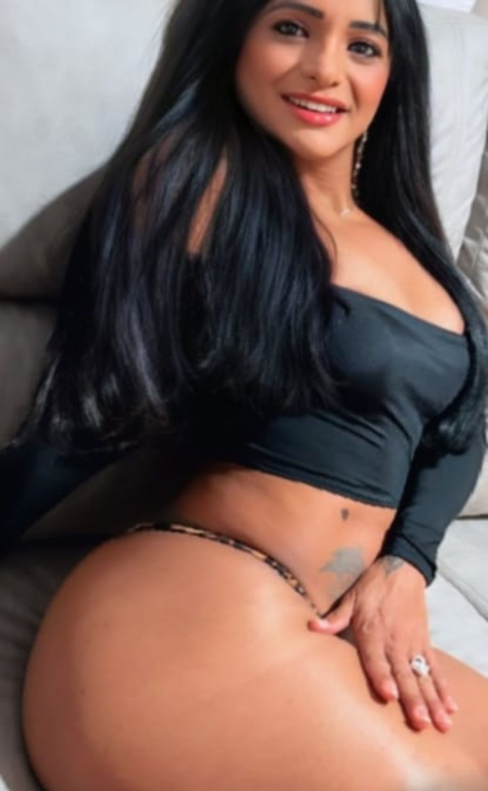 COMPLETA CON GANAS DE MUCHO SEXO RICO