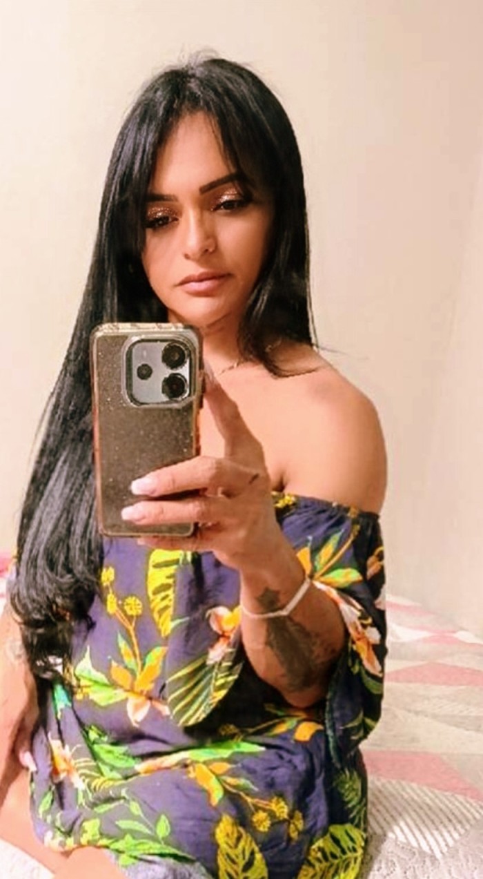 COMPLETA CON GANAS DE MUCHO SEXO RICO