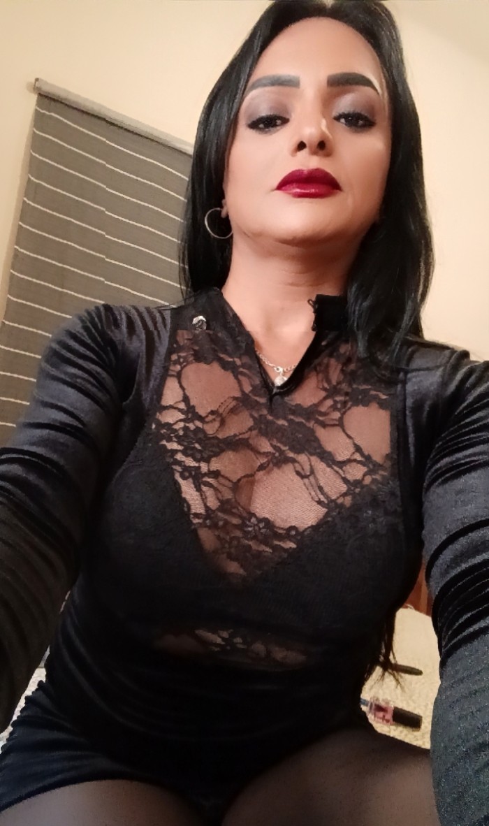 TRANS ARDIENTE MUY CACHONDA