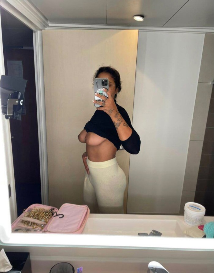 Chica latina disponible
