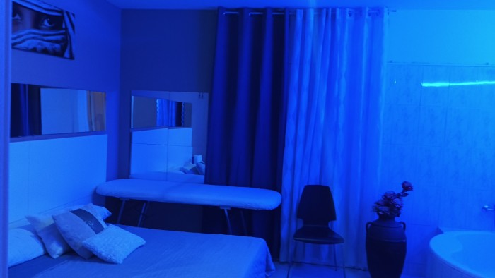 ¿BUSCAS HABITACION? AQUÍ TODO ES COMPLETO, SOLO POR HORAS EN BARCELONA EIXA