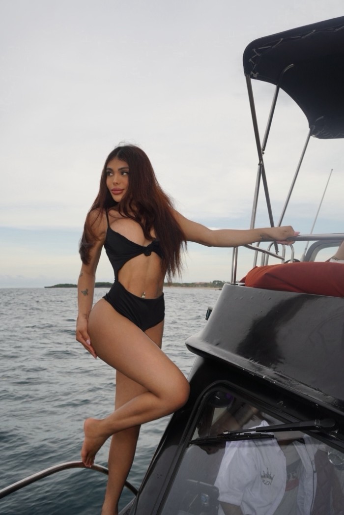 Valentina hermosa latina
