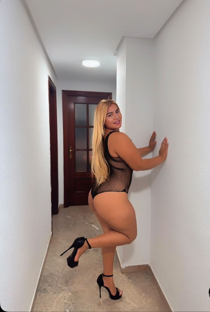 Rubia guapa fotos reales ( Huelva)