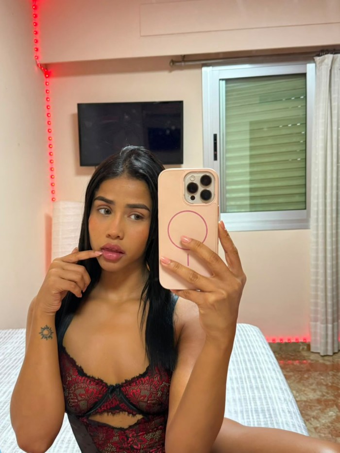 MIA COLOMBIANA PIDEME LO QUE DESEES