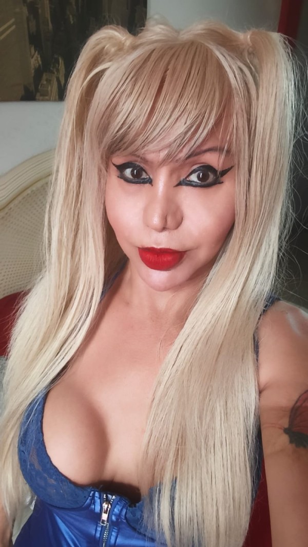 RUBIA FEMENINA, FIESTERA, JUGUETONA Y ATREVIDA