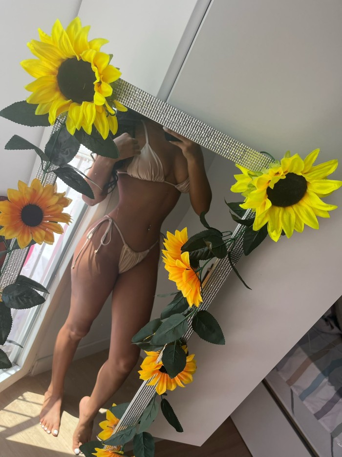 DELICIOSA IMPLICADA CACHONDA DESEOSA DE PLACER