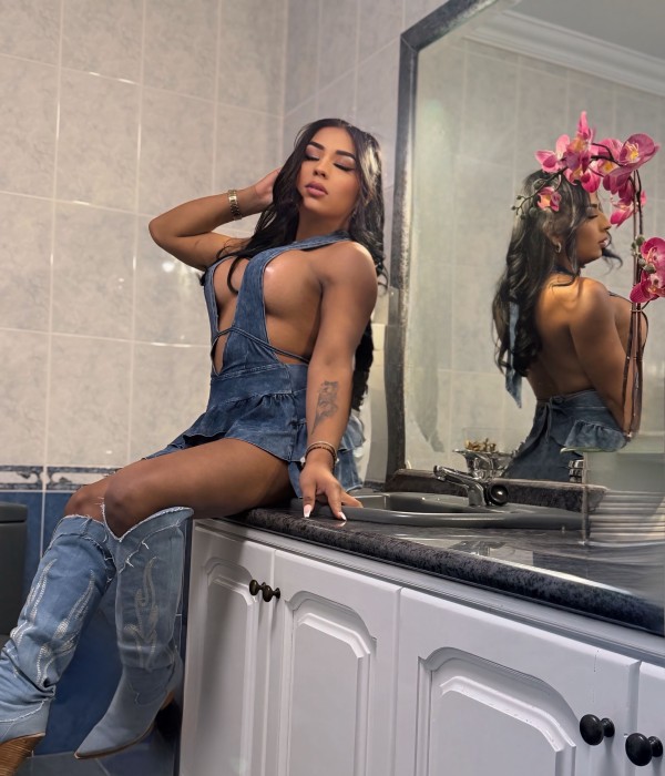 Colombiana Nueva Fiestera