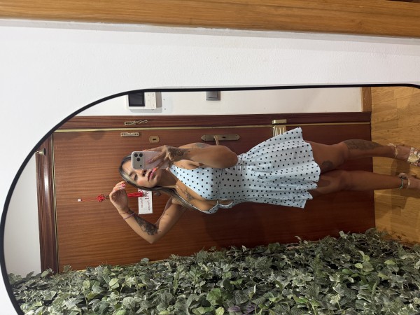 SELENE Un ángel vestido de miel